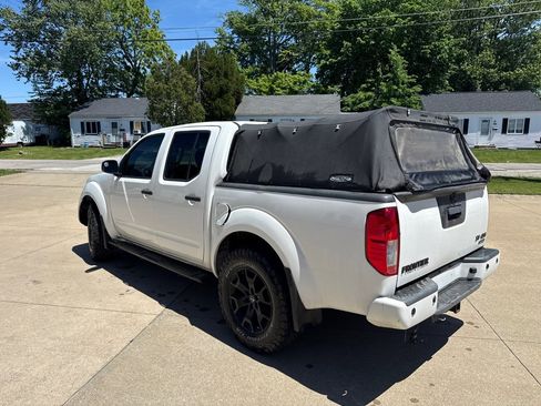 Used 2019 Nissan Frontier SV w/ Value Truck Package AWD/4WD image 8