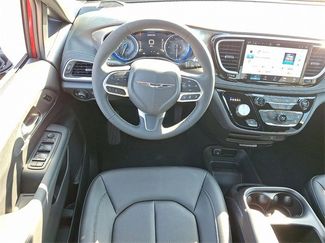 New 2026 Chrysler Pacifica Select video 2