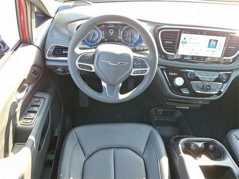 New 2026 Chrysler Pacifica Select image 2