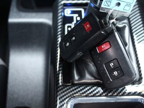 Used 2018 Toyota Tacoma TRD Off-Road image 39