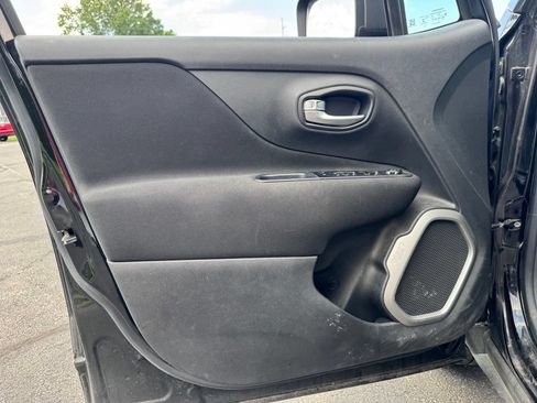 Used 2021 Jeep Renegade Latitude AWD/4WD image 13