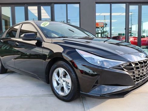 Used 2023 Hyundai Elantra SE FWD image 1