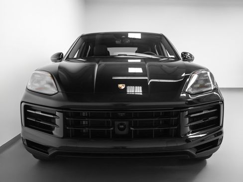 Certified 2024 Porsche Cayenne Coupe AWD/4WD image 8