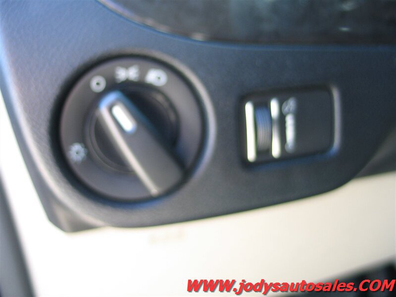 Used 2018 Dodge Grand Caravan SE w/ UConnect Hands-Free Group FWD image 6