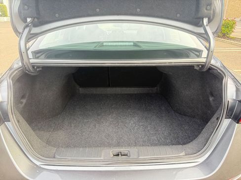 Used 2025 Nissan Sentra SV image 31