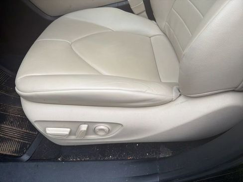 Used 2021 Toyota Highlander XLE FWD image 8