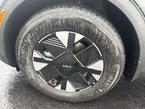 New 2026 Kia Sportage LX FWD image 8