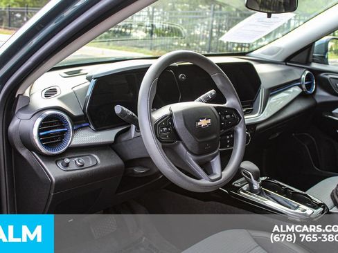 Used 2025 Chevrolet Trax LT FWD image 22