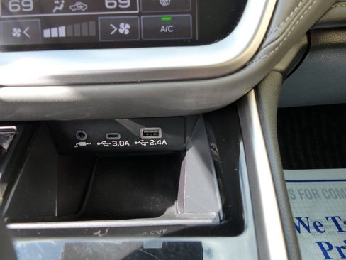 Used 2025 Subaru Outback Onyx Edition AWD/4WD image 32
