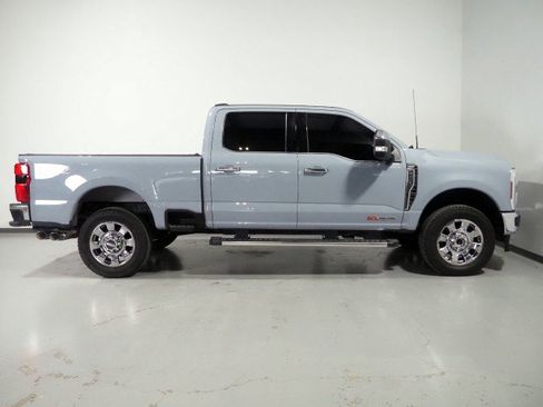 Used 2024 Ford F250 4x4 Crew Cab Lariat w/ FX4 Pkg w/ Chrome Package image 4