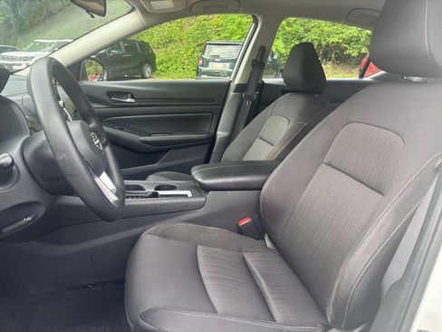 Used 2025 Nissan Altima 2.5 SV FWD image 32