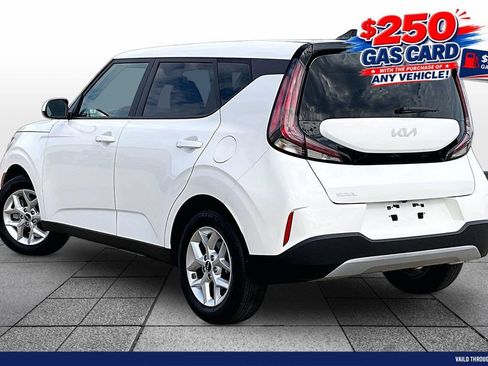 Used 2024 Kia Soul LX w/ Option Group 015 FWD image 11