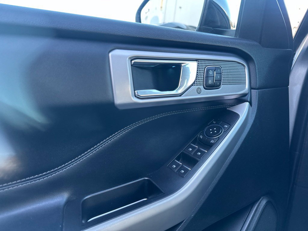 Used 2021 Ford Explorer Limited w/ Equipment Group 301A RWD image 16