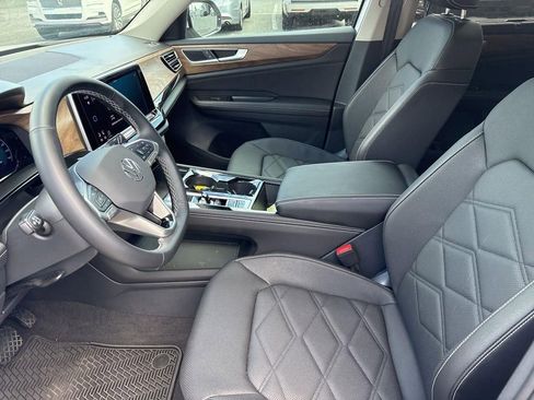 Used 2025 Volkswagen Atlas SE image 11
