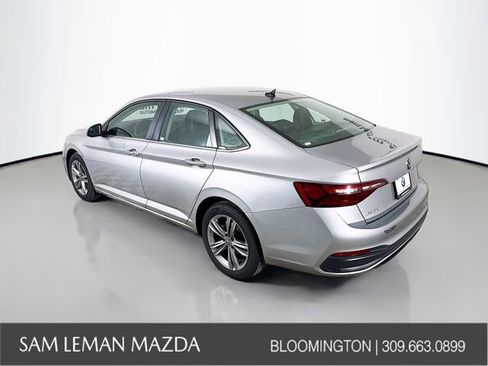 Used 2024 Volkswagen Jetta SE image 5