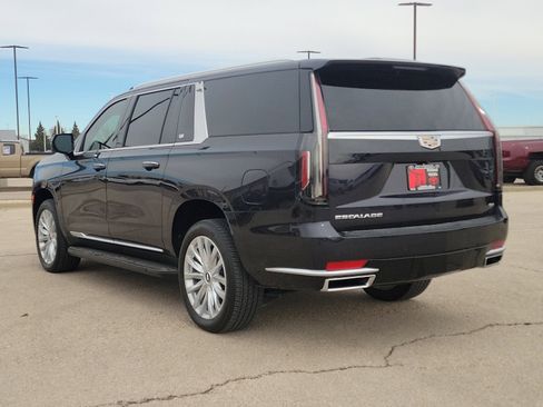 Used 2022 Cadillac Escalade ESV Luxury image 3