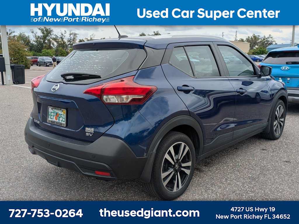 Used 2018 Nissan Kicks SV w/ Exterior Electronics Package FWD image 2
