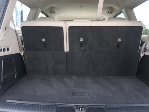 Certified 2024 Jeep Wagoneer Series II w/ Flexible Seating Group RWD image 16