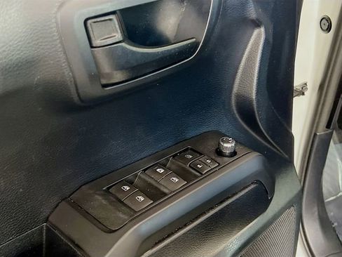 Used 2017 Toyota Tacoma SR image 13