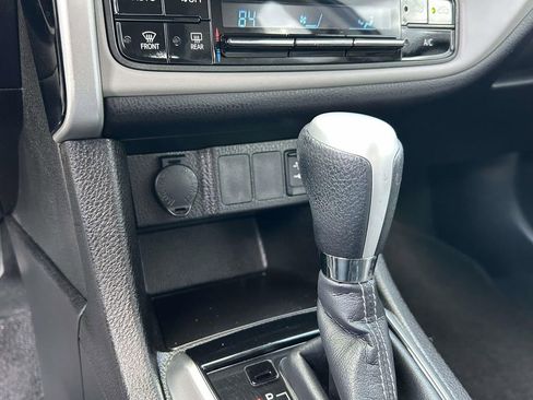 Used 2017 Toyota Corolla LE image 24