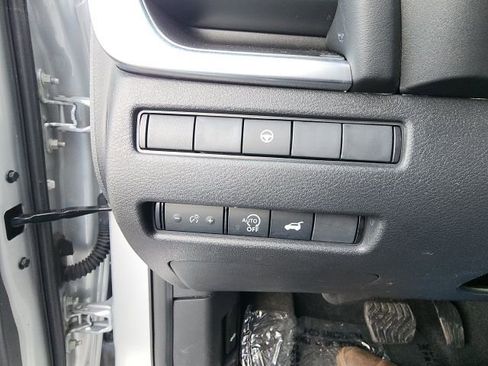 Used 2023 Nissan Rogue SV w/ SV Premium B Package image 18