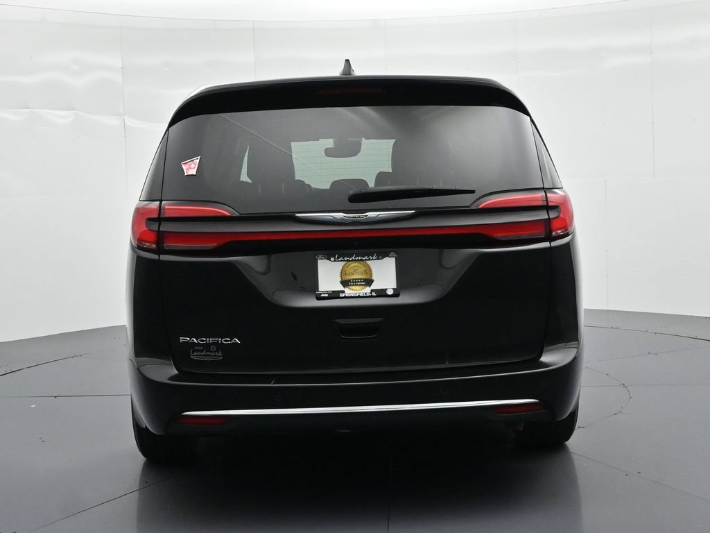 Used 2023 Chrysler Pacifica Touring-L FWD image 7
