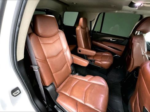 Used 2016 Cadillac Escalade Premium image 35