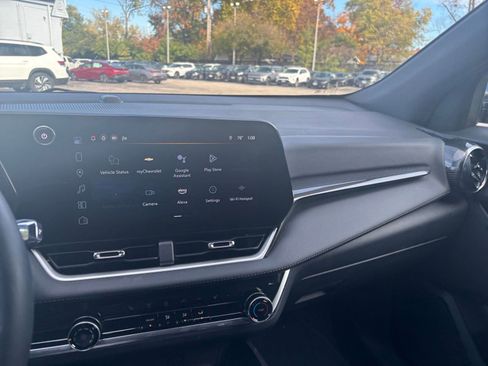 Used 2025 Chevrolet Equinox LT image 33