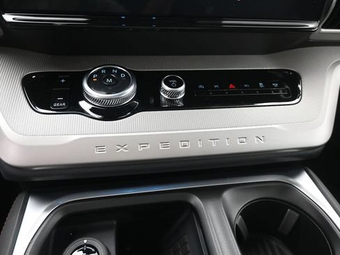 New 2025 Ford Expedition Active image 28