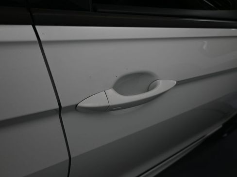 Used 2020 Volkswagen Tiguan SE R-Line image 43