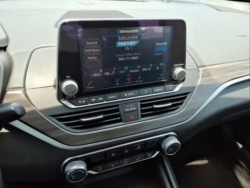 Used 2025 Nissan Altima 2.5 SV FWD image 20
