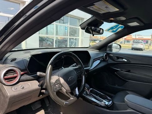 Used 2024 Chevrolet Trax RS w/ Driver Confidence Package image 8