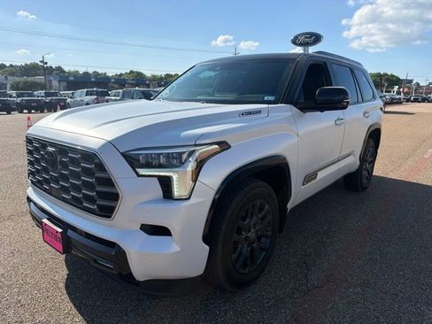 Used 2025 Toyota Sequoia Platinum AWD/4WD image 8