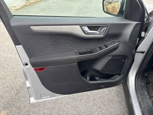 Used 2020 Ford Escape SE image 15