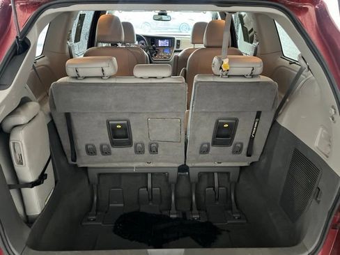 Certified 2020 Toyota Sienna XLE FWD image 7