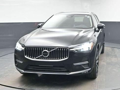 Used 2023 Volvo XC60 B5 Ultimate w/ Protection Package Premier image 3