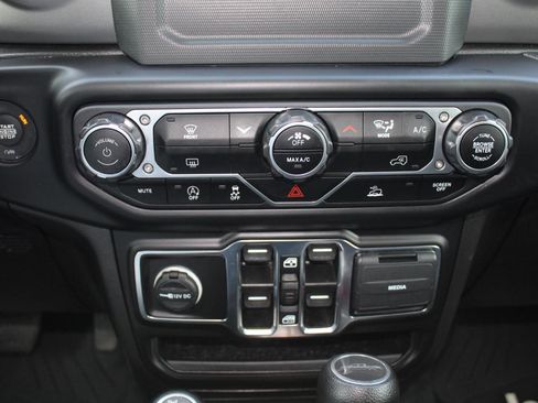Used 2023 Jeep Gladiator Sport image 10