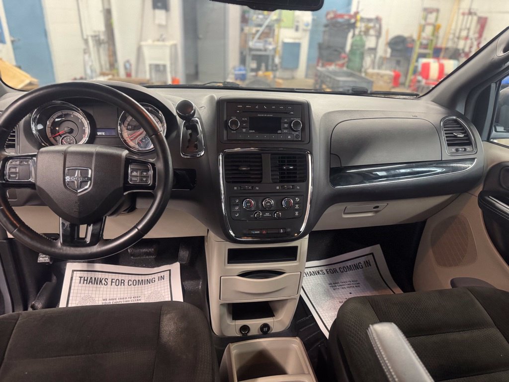 Used 2015 Dodge Grand Caravan SE FWD image 32