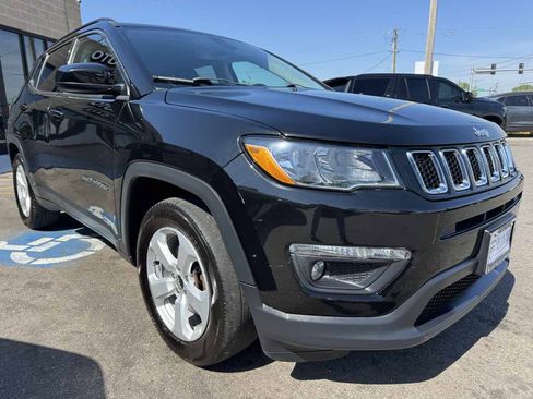 Used 2018 Jeep Compass Latitude w/ Popular Equipment Group FWD image 3