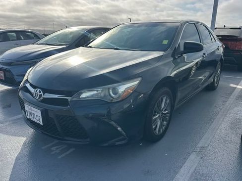 Used 2016 Toyota Camry SE FWD image 2