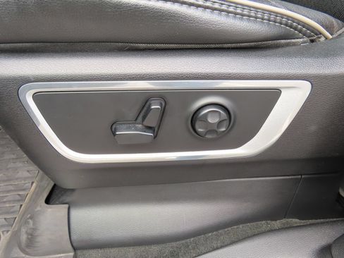 Used 2020 RAM 1500 Laramie AWD/4WD image 35