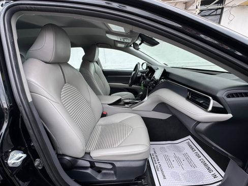 Used 2024 Toyota Camry SE image 10