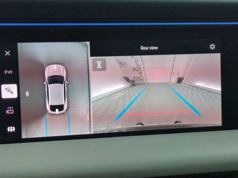 Certified 2025 Porsche Macan 4 Electric AWD/4WD image 15