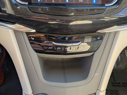 Used 2022 Cadillac XT6 Premium Luxury w/ Technology Package image 26