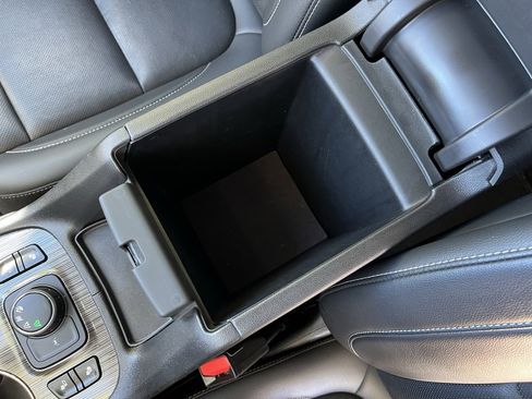 Used 2023 GMC Acadia SLT image 26