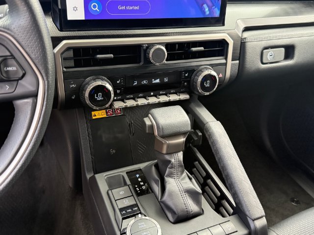 Used 2025 Toyota 4Runner Limited w/ Tow Technology Package AWD/4WD image 18