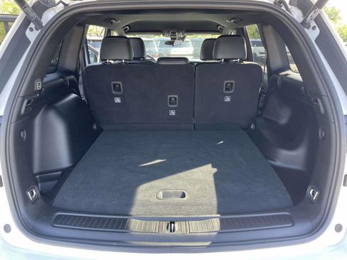 Used 2025 Jeep Grand Cherokee Altitude AWD/4WD image 30