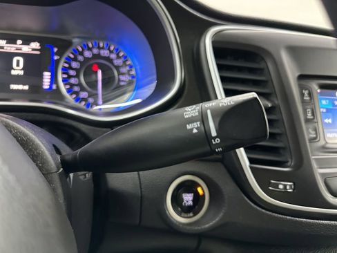 Used 2015 Chrysler 200 Limited image 37