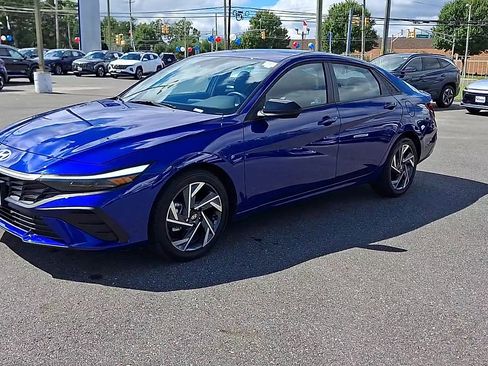 Certified 2025 Hyundai Elantra Sport w/ Cargo Package image 4