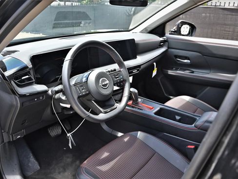 Used 2026 Nissan Kicks SR FWD image 12